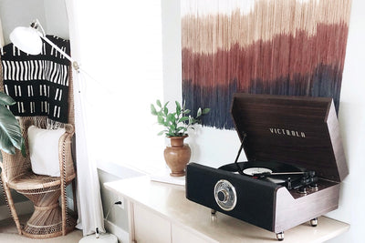 What are the Benefits of Speaker Tables?