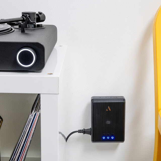 Austere Audio III Series Power 4-Outlet with Omniport USB Image 2