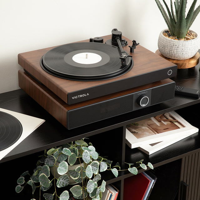 Wave Turntable and Soundstage Speaker Bundle Image 2