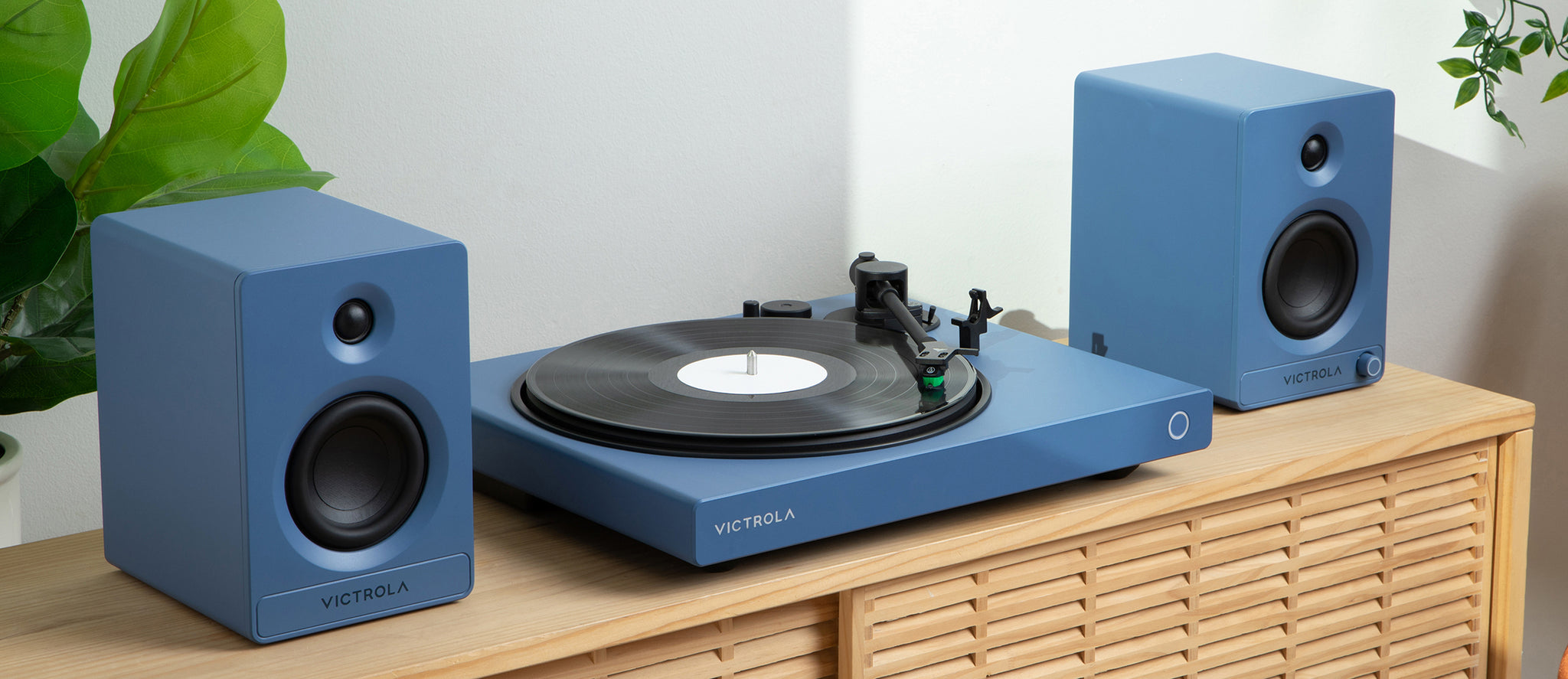 Wave Bluetooth Turntable with Auracast I Victrola