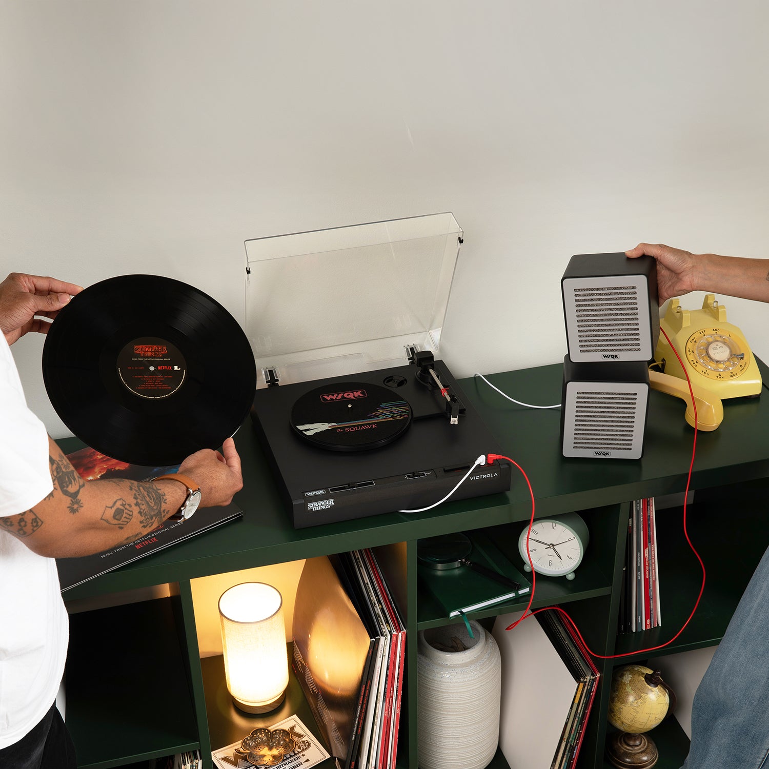 Stranger Things WSQK Record Player – Victrola